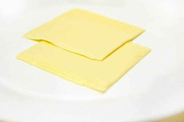 Queso amarillo cuadrado a granel 1 kg — por unidad
