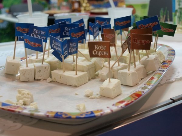 Queso mozzarella cubicado — por kg